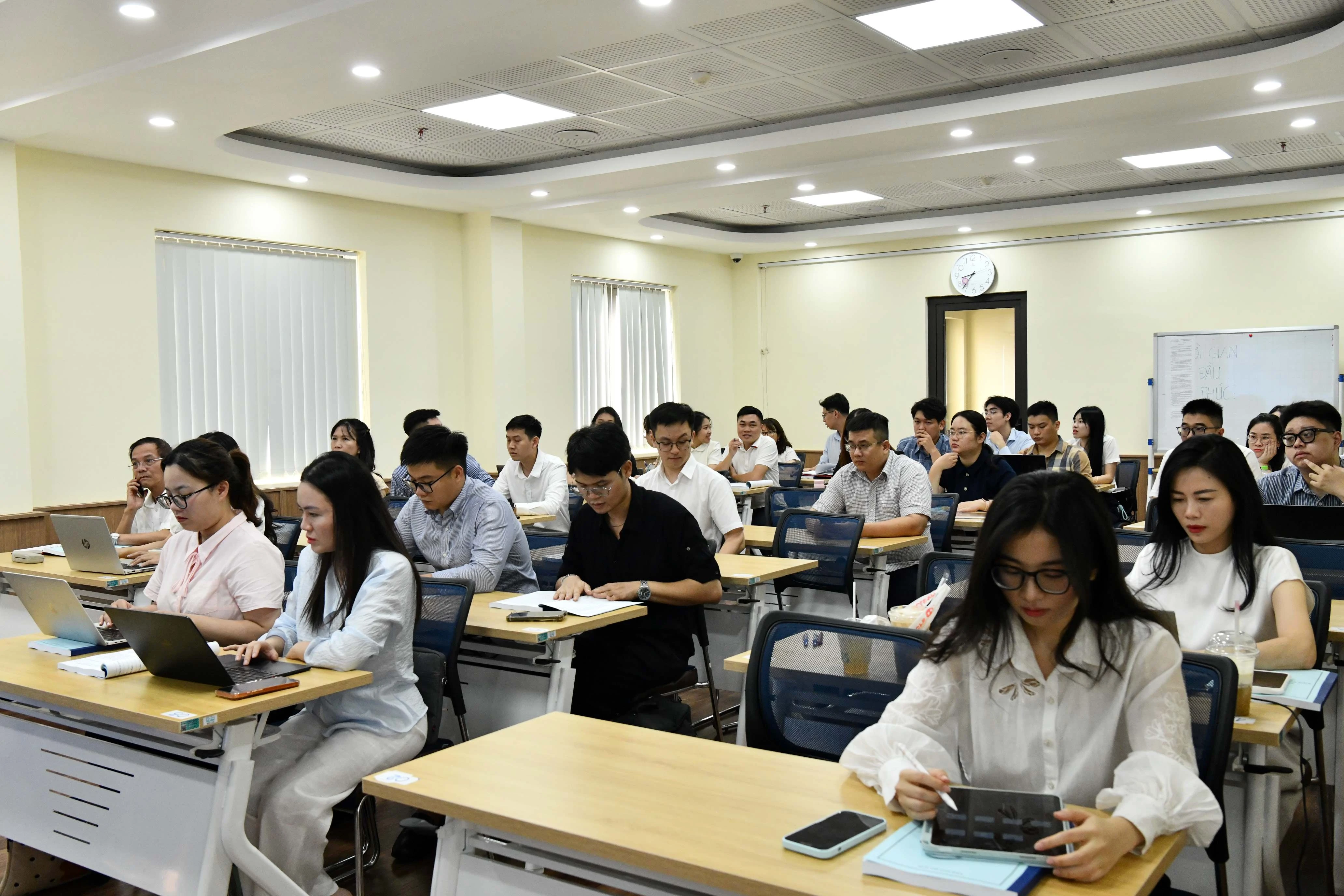 Khai giảng các lớp bồi dưỡng kiến thức cho Kiểm toán viên nhà nước